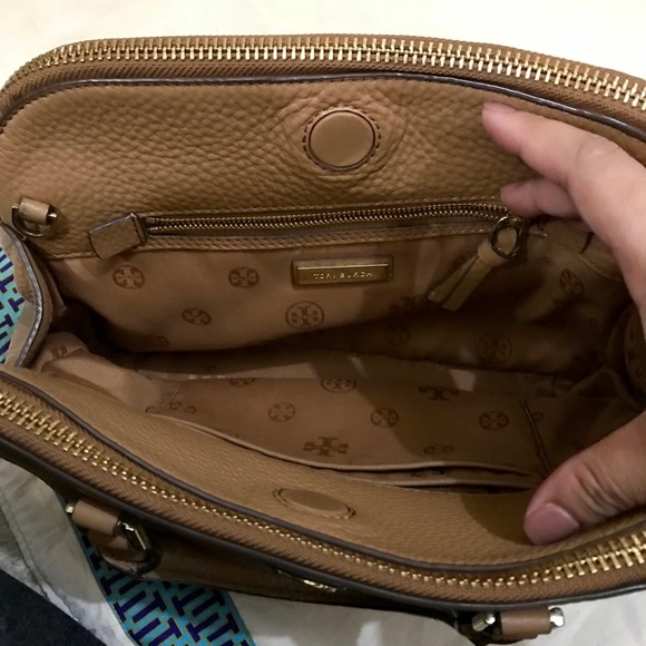 ✨TRADED Authentic TORYBURCH satchel✨ - Picture 4 of 8